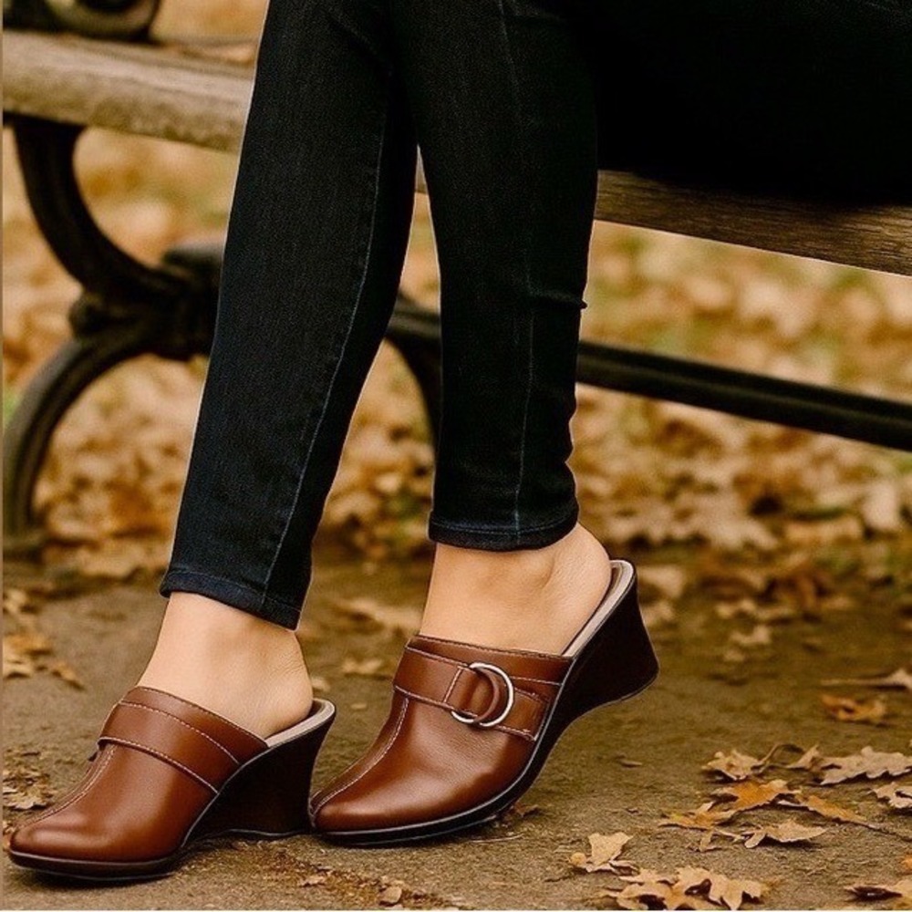 Anne Klein iflex Santo Medium Brown Leather Slip On Mules Heel